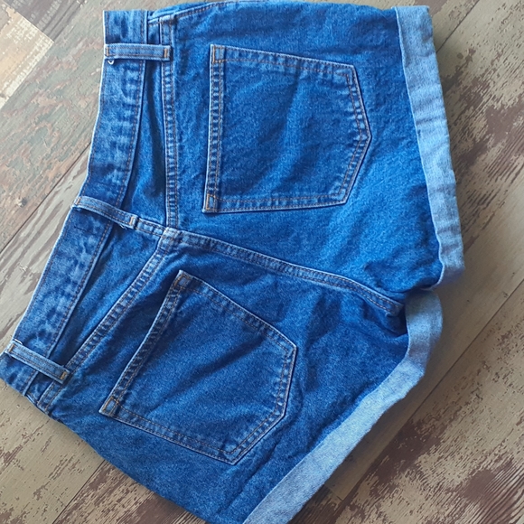 Abercrombie and Fitch Annie High Rise Shorts - Picture 4 of 4